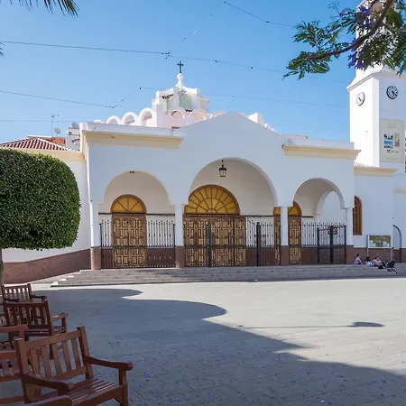 Modern Cristianos Center Лос Кристианос